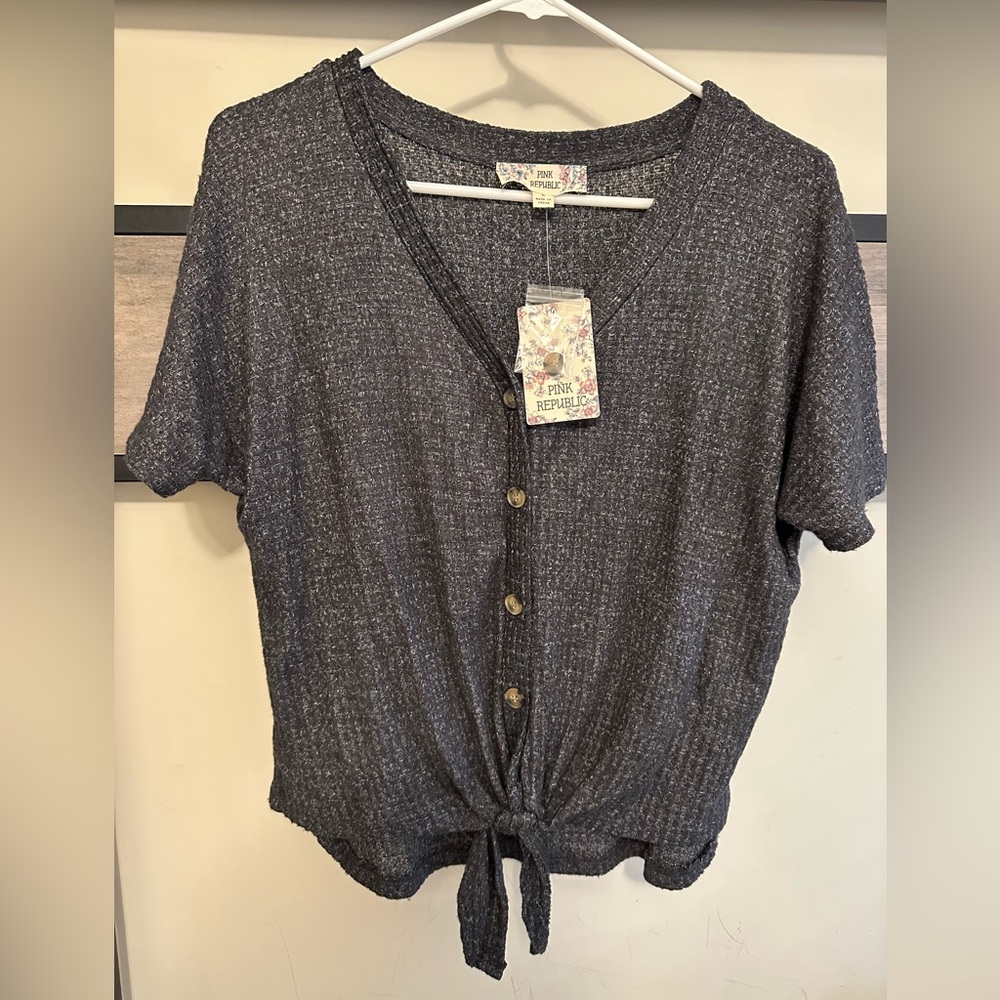 NWT Pink Republic Charcoal Button-Down Tie Shirt